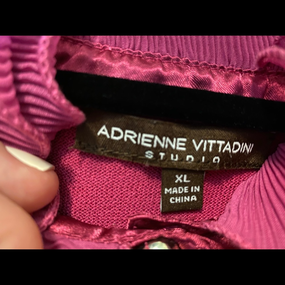 Adrienne Vittadini ruffle neck, front blouse. XL - Picture 5 of 5